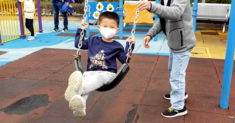 香茅蚊水，讓我們一家安心去公園